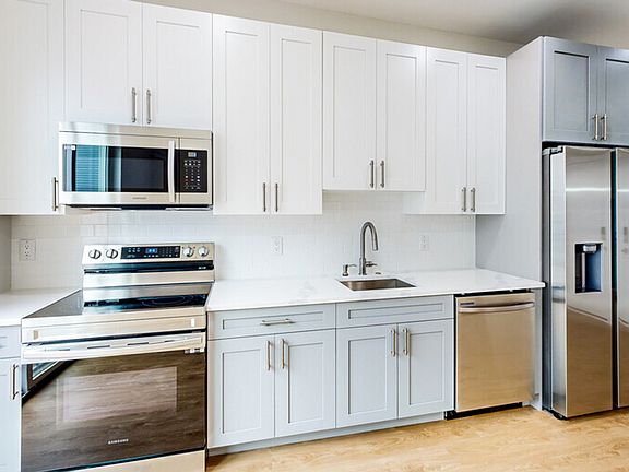 5th image of 723 N 35th St Unit 401