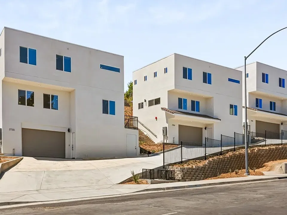 2720 Reo Dr