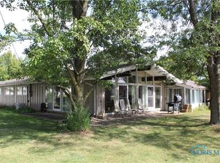 8 Park Lane Dr, Napoleon, OH 43545