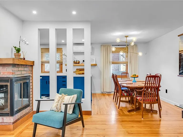 1 Collins Ter — Photo 8