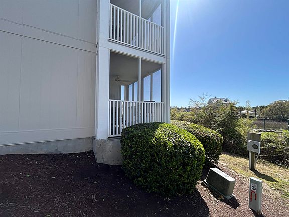 3rd image of 4413 Eastport Blvd. #F-3
