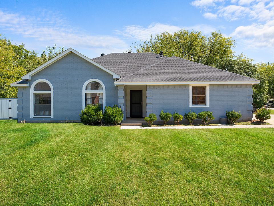1st image of 100 Carolyn Ln
