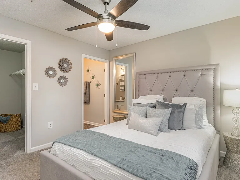 Litchfield Oaks Apartments — Photo 5