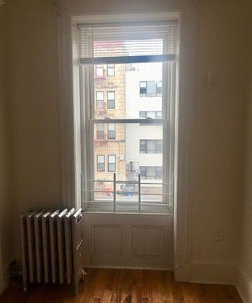4th image of 432 Bainbridge St #3