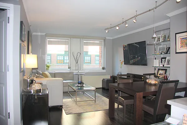 Rented by Marcus & Millichap Real Estate Investment Services Inc | media 43