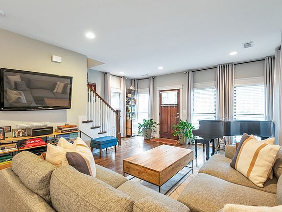2nd image of 206 Copley Ln