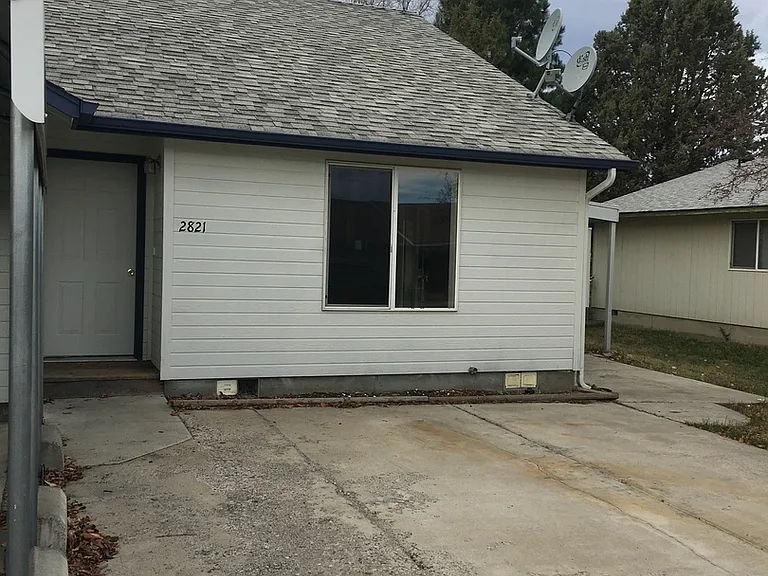 2821 SW 28th St — Photo 3