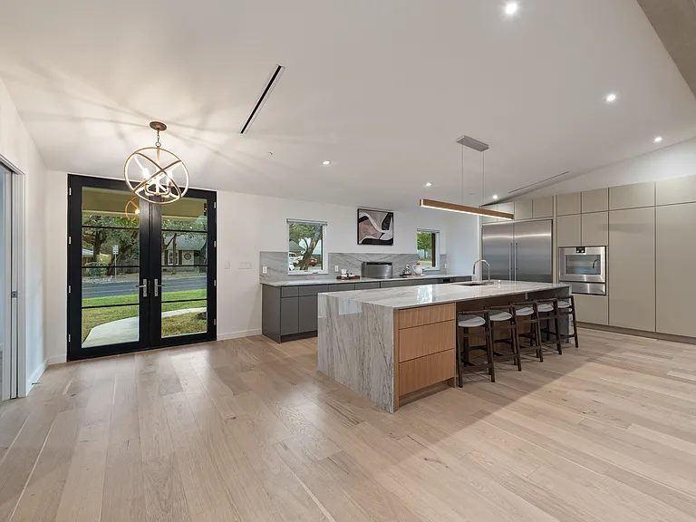 4000 Greystone Dr — Photo 9