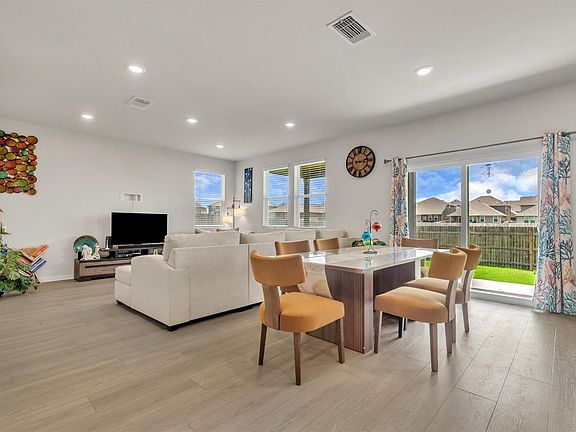 4th image of 722 Palo Brea Loop