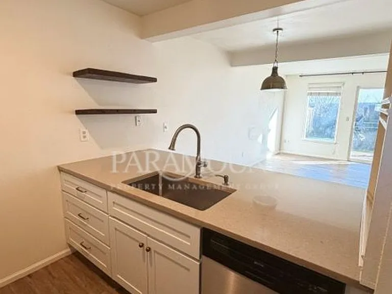 155 Myreboe St NE #10-J — Photo 6