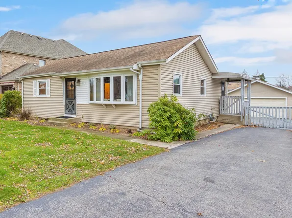 573 N Emroy Ave, Elmhurst, IL 60126