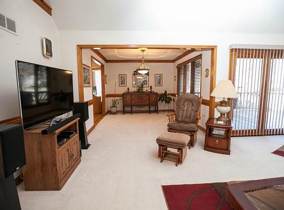 3rd image of 3325 Gateway Dr