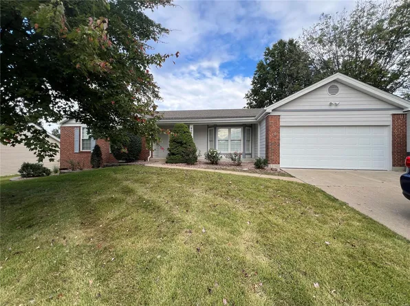 906 Hunter Ln, Lake Saint Louis, MO 63367