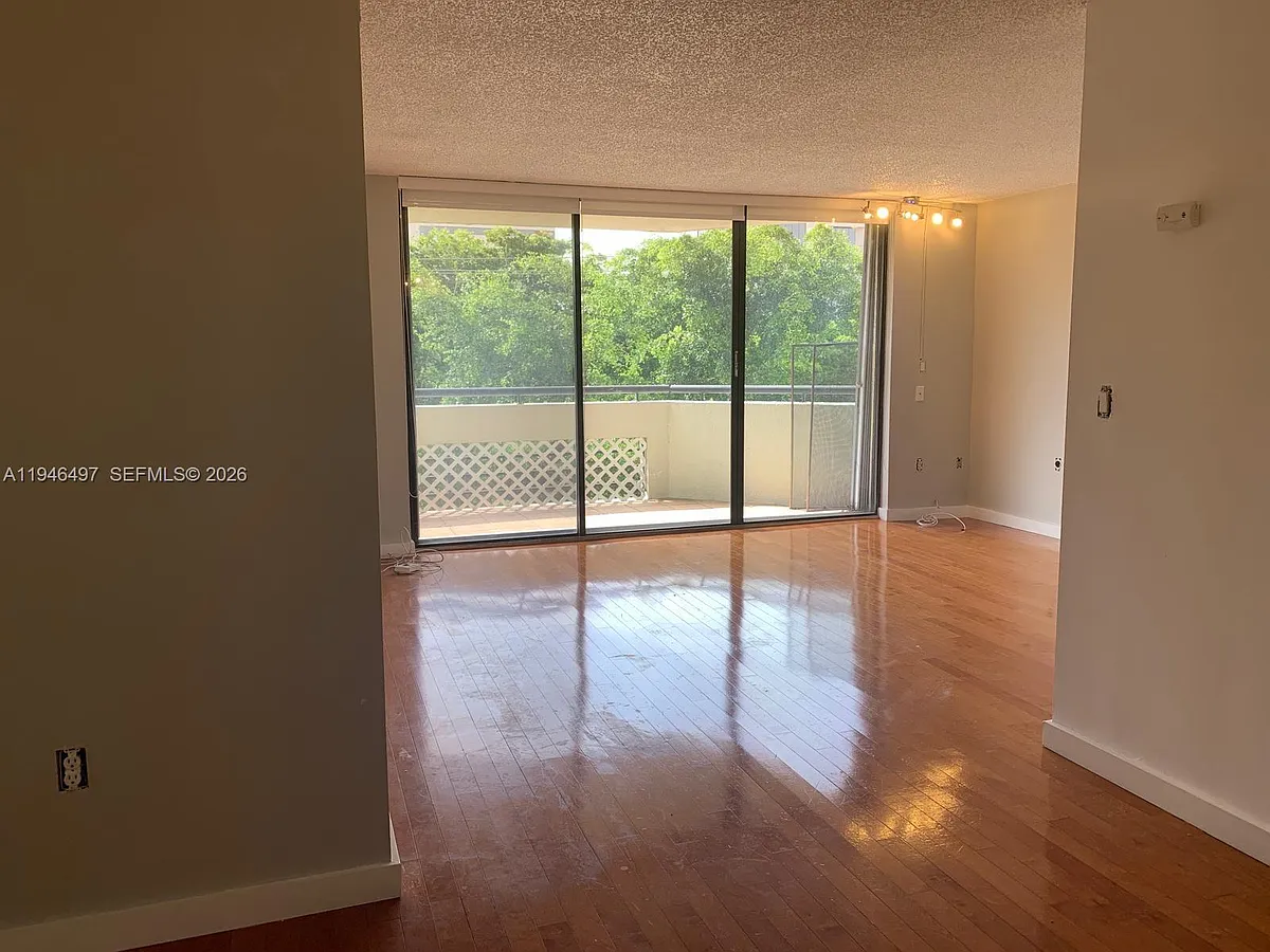 Building Photo - 911 E Ponce De Leon Blvd #403