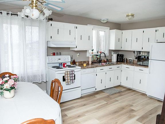 4th image of 68 Fox Harbour Road