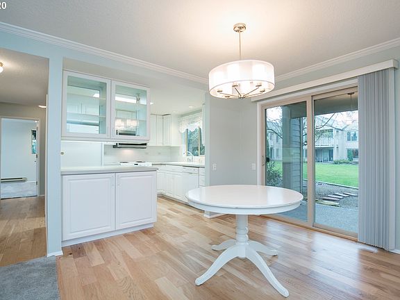 5th image of 2512 SE Baypoint Dr Unit 35L