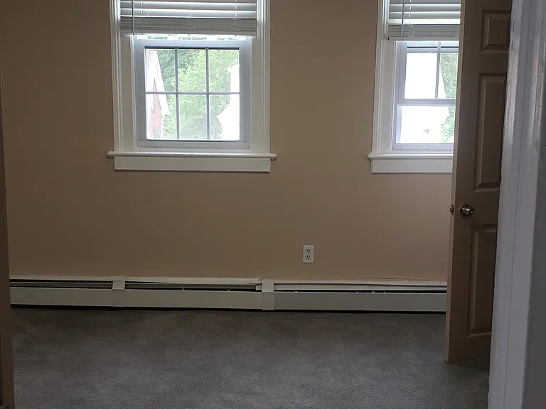 17-19 Mahl Ave #3 — Photo 16
