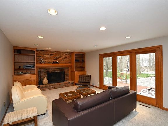 3rd image of 5517 Clarendon Dr