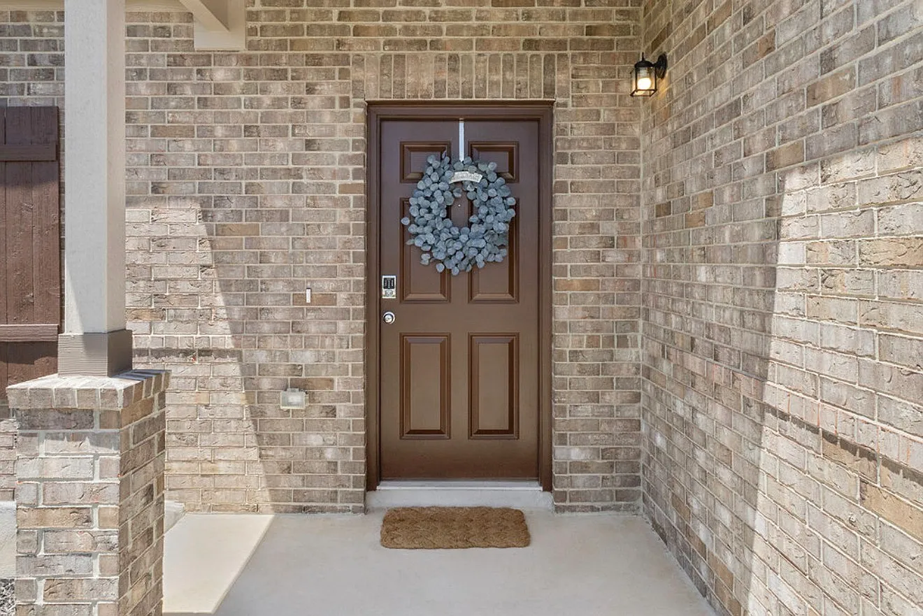 3 bed, 1697 sqft, $1,900 — Photo 1
