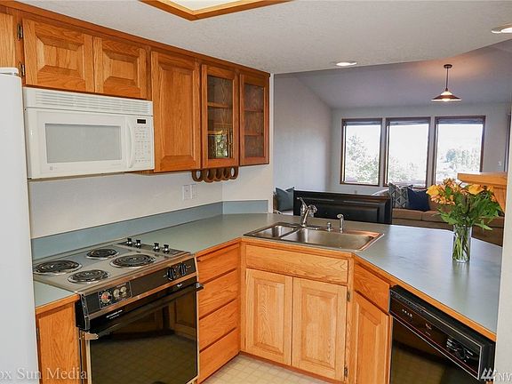 4th image of 3215 34th Street Ct E