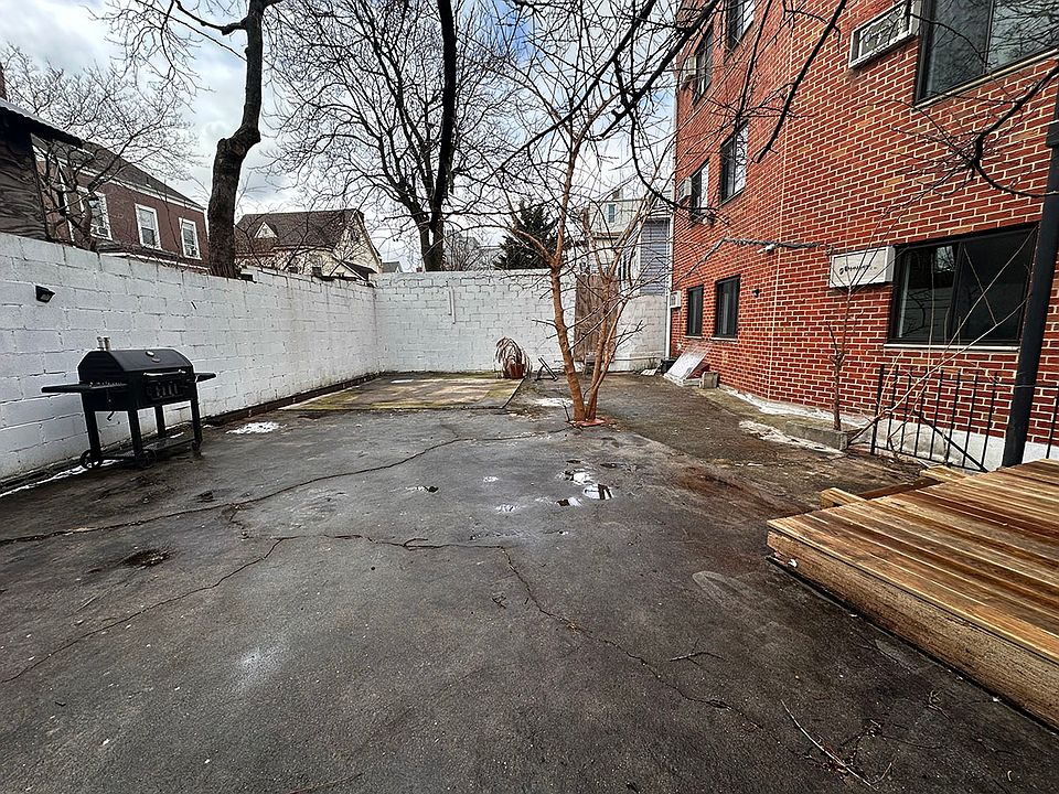 1st image of 11-44 Welling Ct #2RR