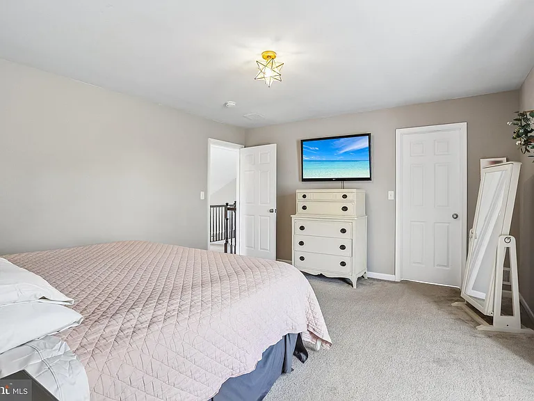 427 Green Meadow Dr — Photo 36