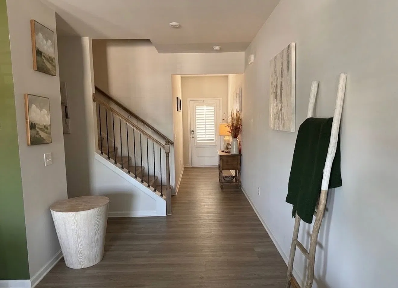 3 bed, 2.5 bath, 1933 sqft, $2,300 — Photo 1