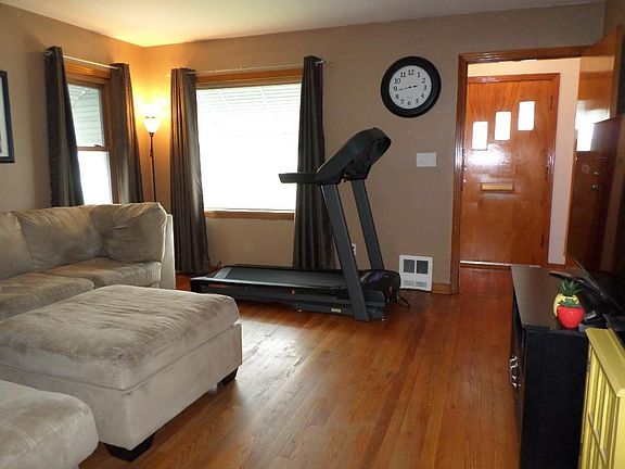 3rd image of 3512 Elmwood Ave