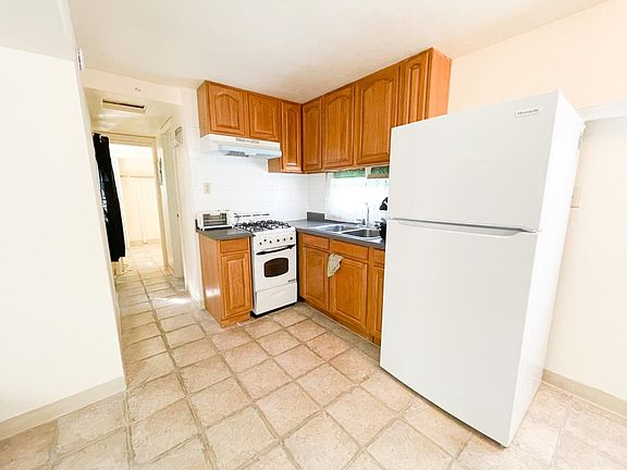 4th image of 540 Bonita Ave #102