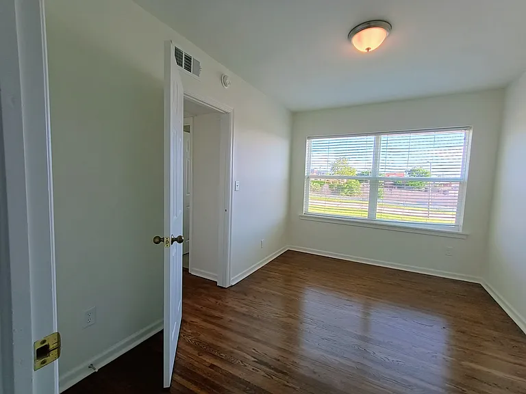 1312 S Quaker Ave — Photo 26