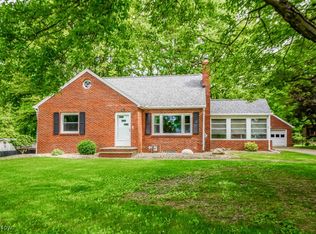 1021 Stump Rd, New Franklin, OH 44319