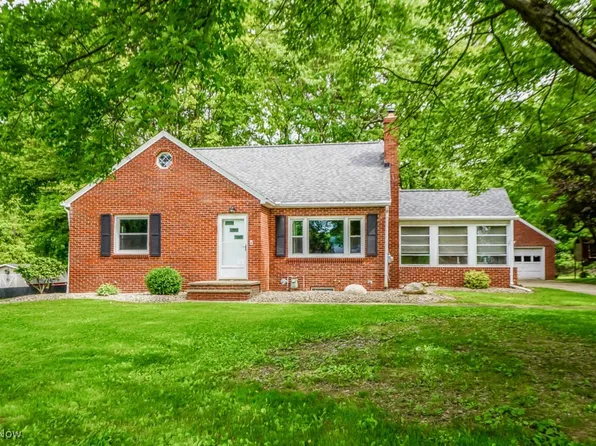 1021 Stump Rd, New Franklin, OH 44319