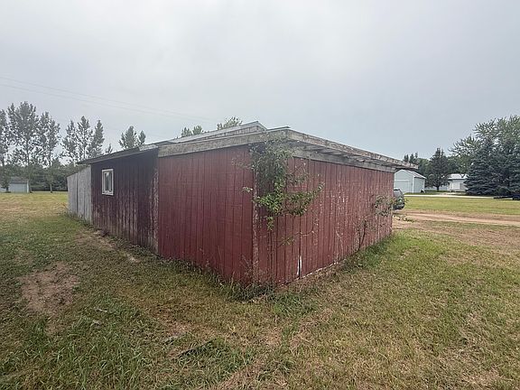 4th image of 7573 County Farm Rd
