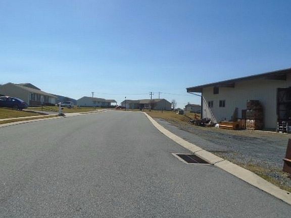 4th image of 6 Sweetwater Ln #L-0319