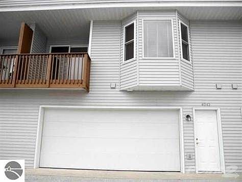 2nd image of 4043 Sherwood Forest Dr