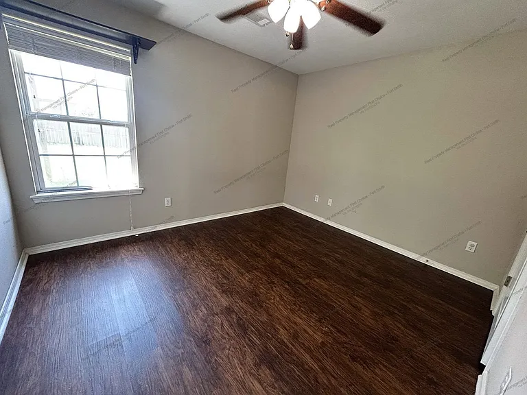 304 Bordeaux Cir — Photo 15