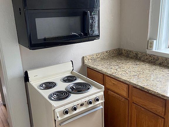 5th image of 220 E Main St #9