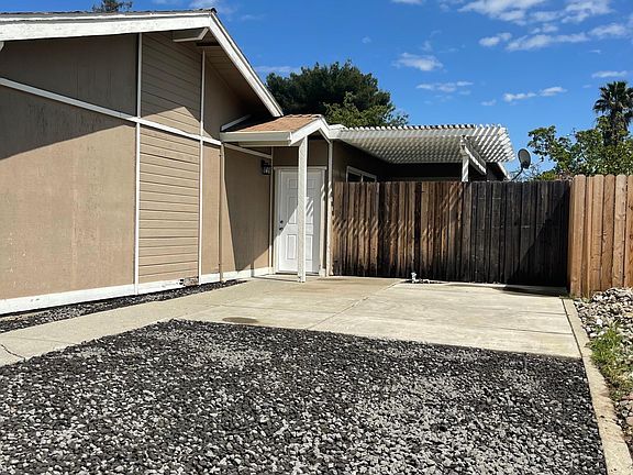 3rd image of 158 Woodbury Cir
