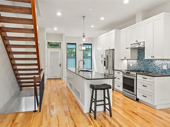 5th image of 4323 Laclede Ave APT D