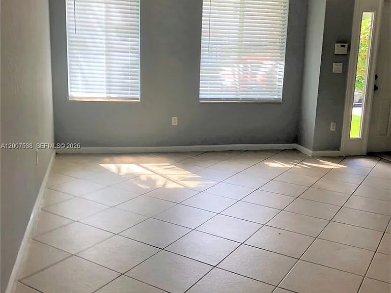 8209 SW 25th Ct — Photo 4