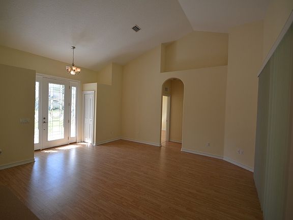 5th image of 50 Boxwood Ln