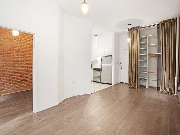 3rd image of 330 W 17th St APT 1R