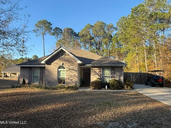 230 Music St, Waveland, MS 39576