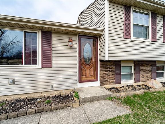 2nd image of 913 Spring Lake Cir