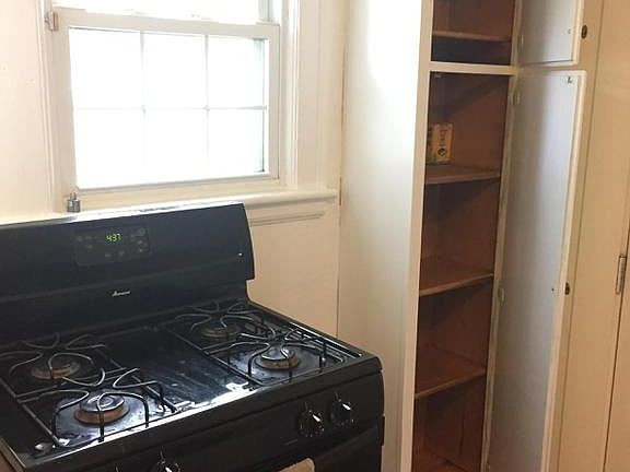 3rd image of 3904 Beechwood Blvd