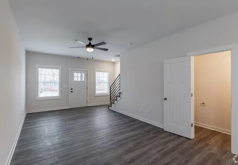 107 Aviator Cir #B — Photo 5