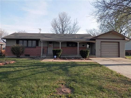3rd image of 1004 Millwood Dr