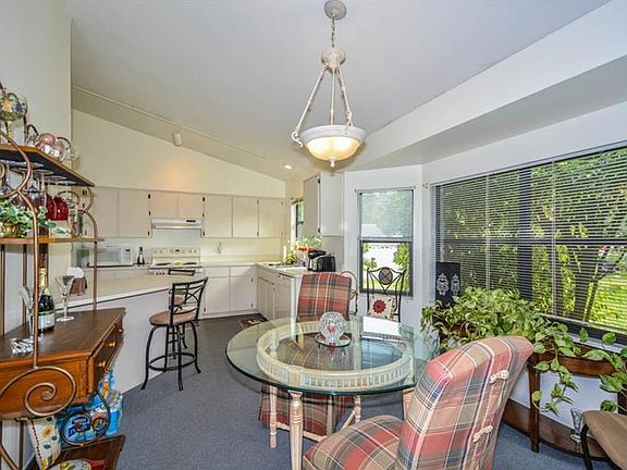 5th image of 722 Saddlebrook Dr
