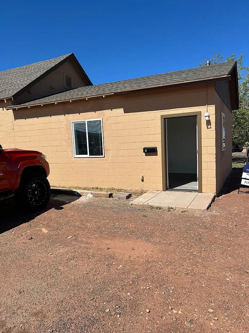 Winslow 3 Bedroom 1 Bathroom — Photo 1