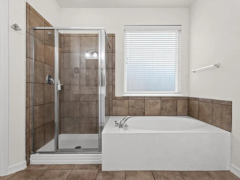 2304 Village View Loop — Photo 24